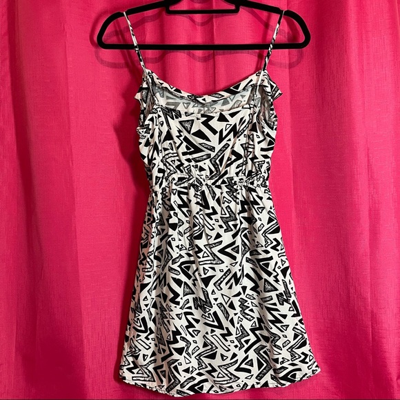 RUE21 BLACK & WHITE SUN DRESS SIZE S - Picture 6 of 10
